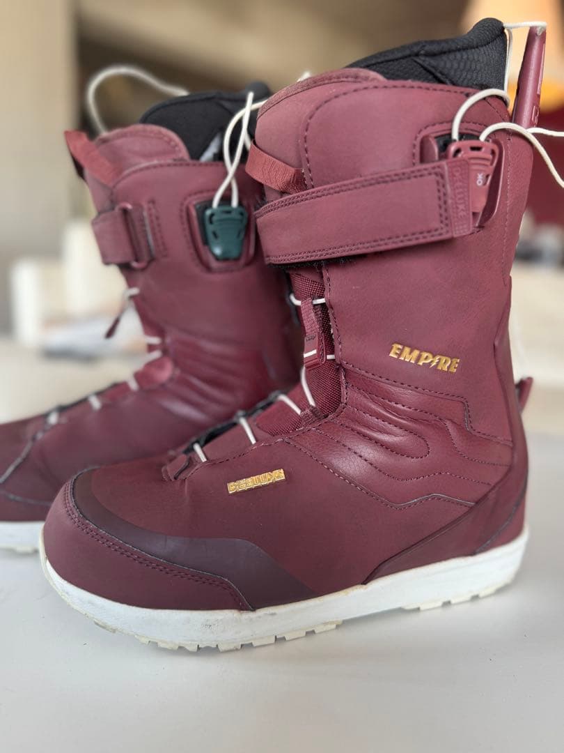 ディーラックス　26.5センチEMPYRE 21-22