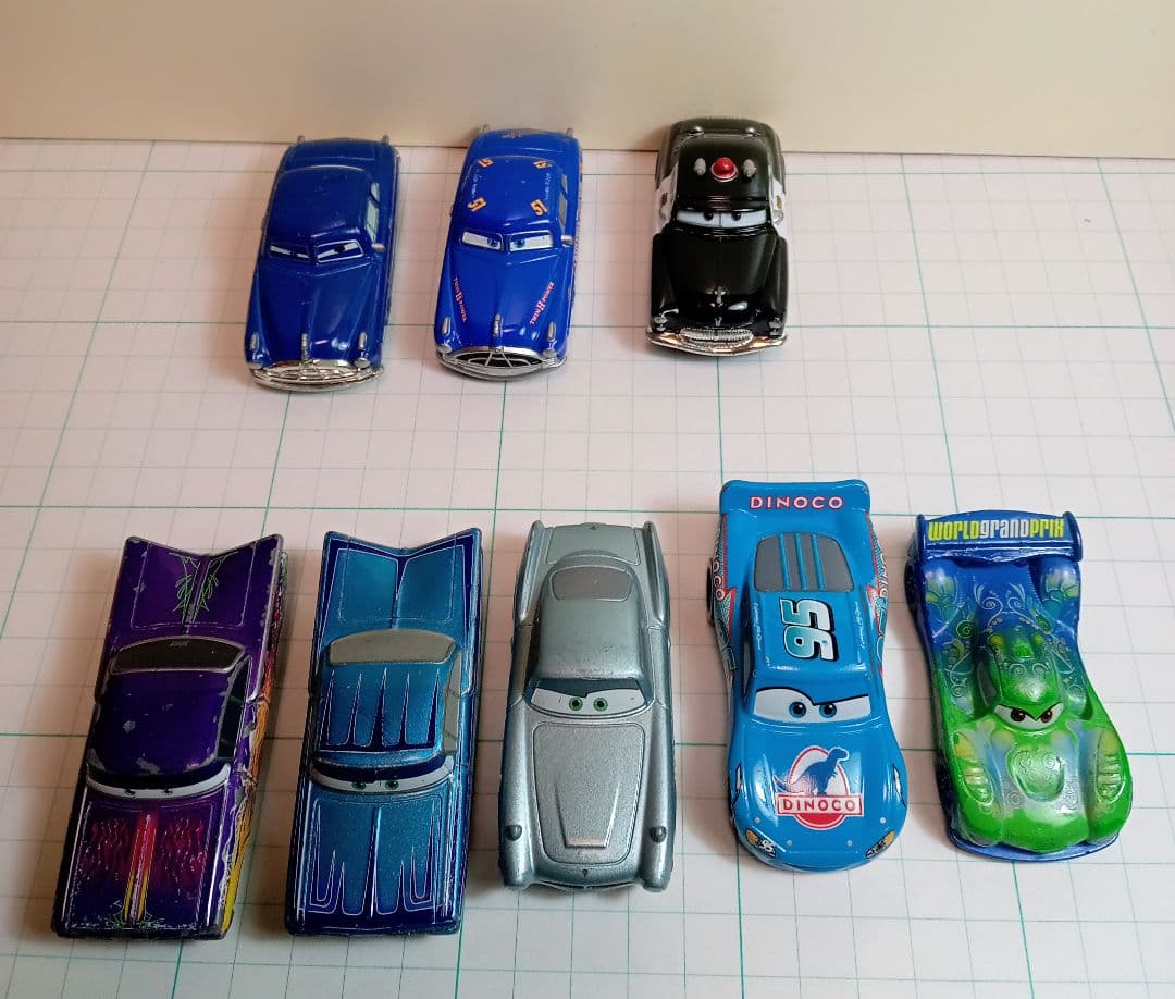 トミカディズニーカーズ8台