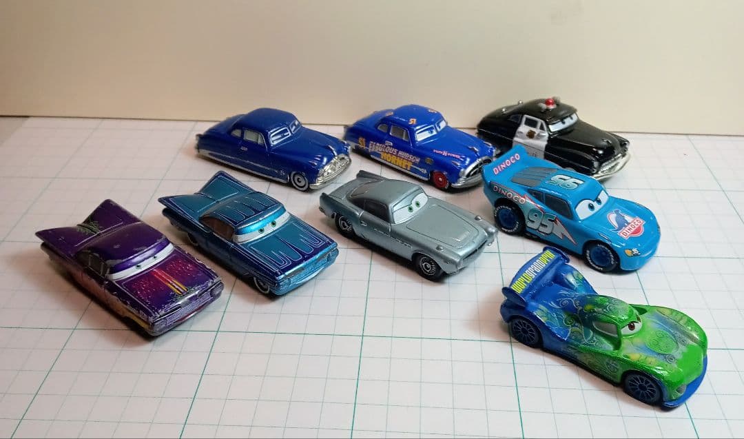トミカディズニーカーズ8台