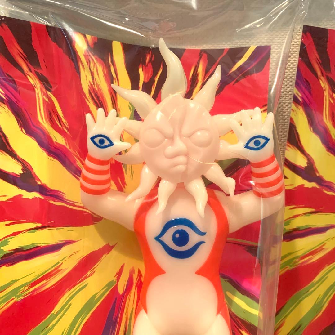 超復刻版タローマンソフビ人形 ノーマル 蓄光 2体セット - メルカリ