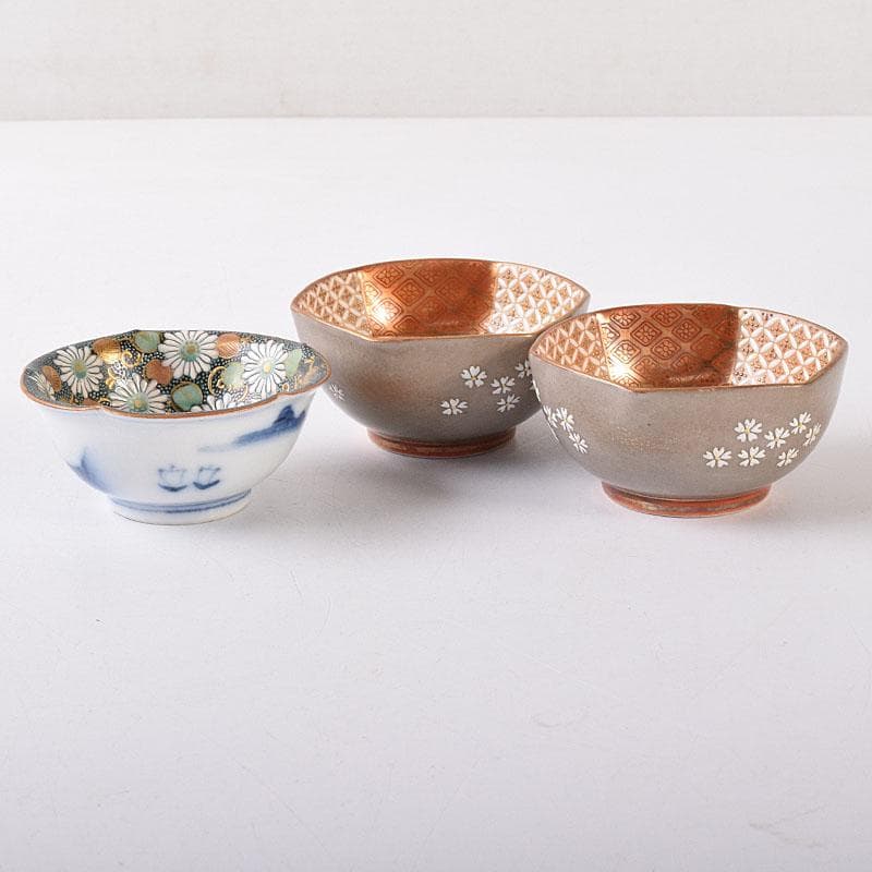 九谷焼　九谷錦盛堂　赤絵金彩　人物文　一對　青粒　花文　酒盃3客　V　R8183