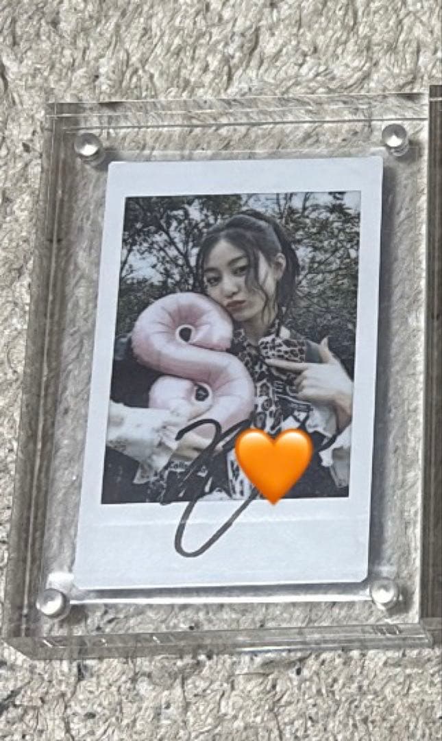 twice ジヒョ 直筆 サイン チェキ enemy - メルカリ