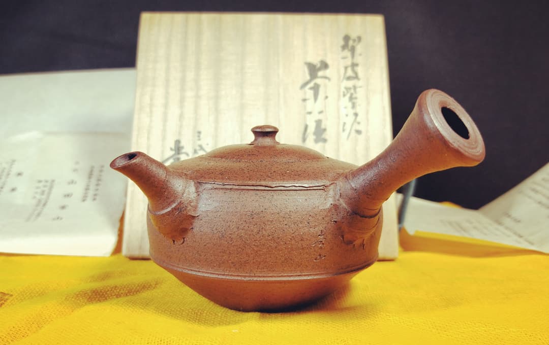 三代常山　梨皮紫泥茶注　常滑　昭和61年　メ060