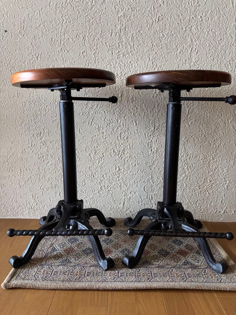 DULTON 高さ調整可能 スツール(写真左)