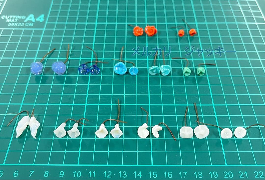 アンティーク☆ムラーノガラス・乳白色丸花☆ドールピアス イヤリング