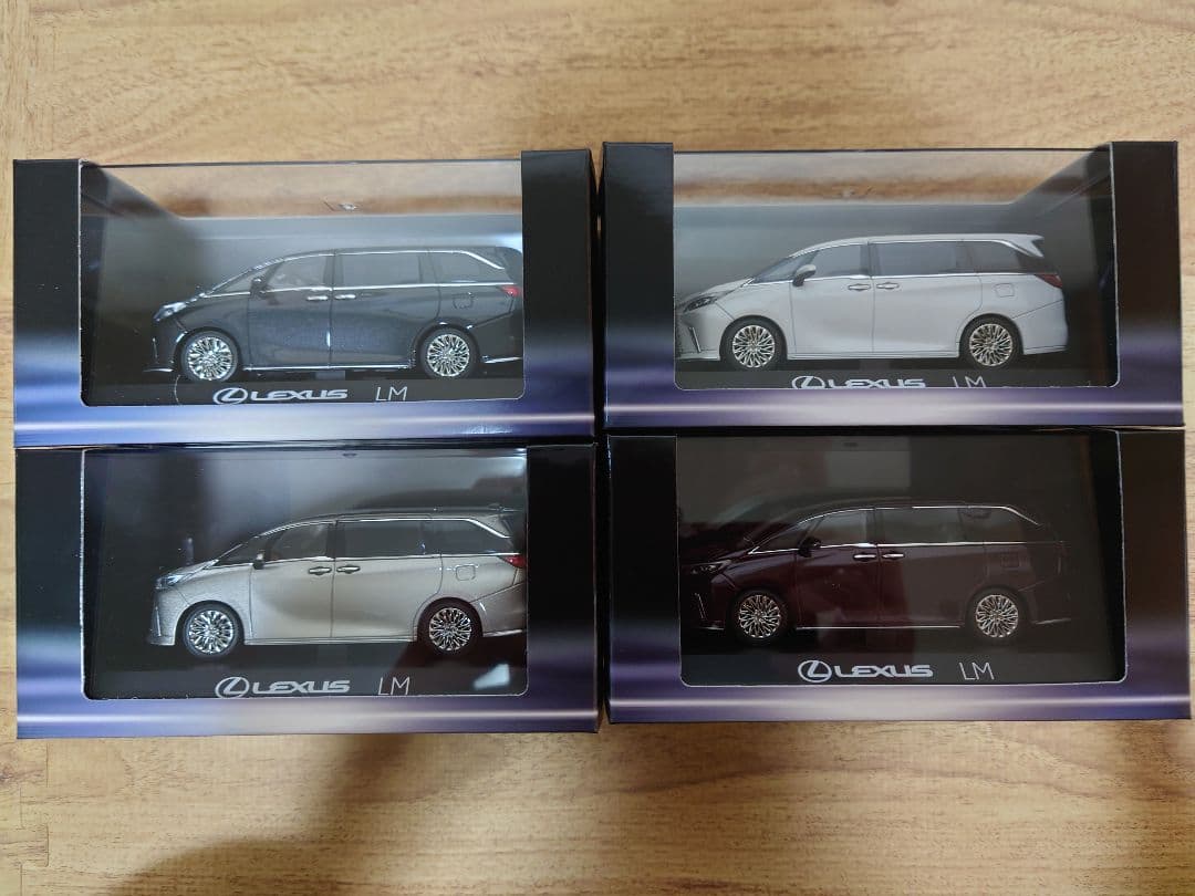 Lexus LM ミニカー４３/１サイズ 4台セット