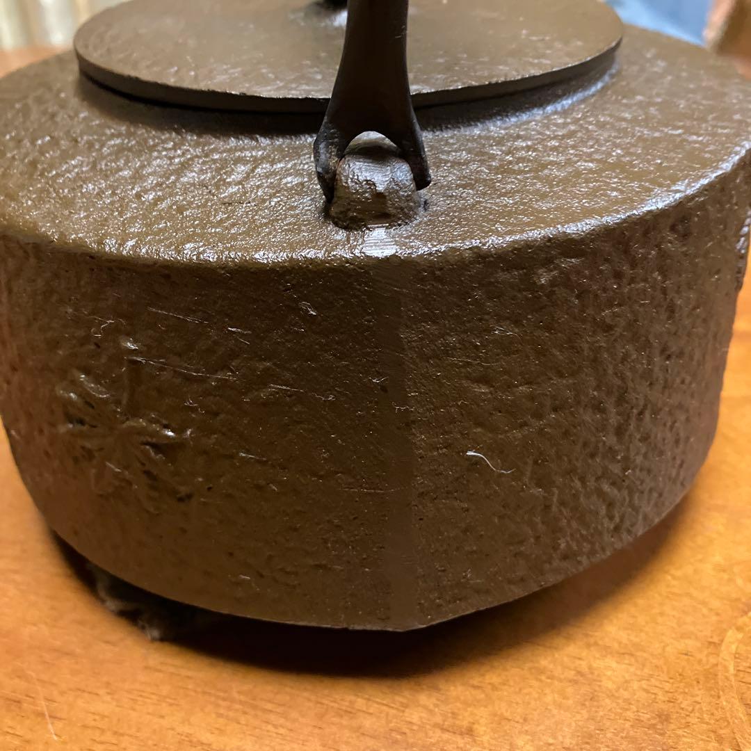 【中型】鉄瓶　南部鉄器　紅葉　チャコールブラウン　美術品　アンティーク　1.3ℓ