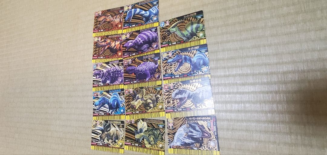 恐竜キング まとめ売り。 クリオロフォサウルスブラックティラノサウルス等