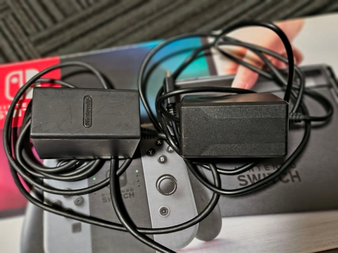 悠*様 【純正ドック2つ付き】 Nintendo Switch 本体