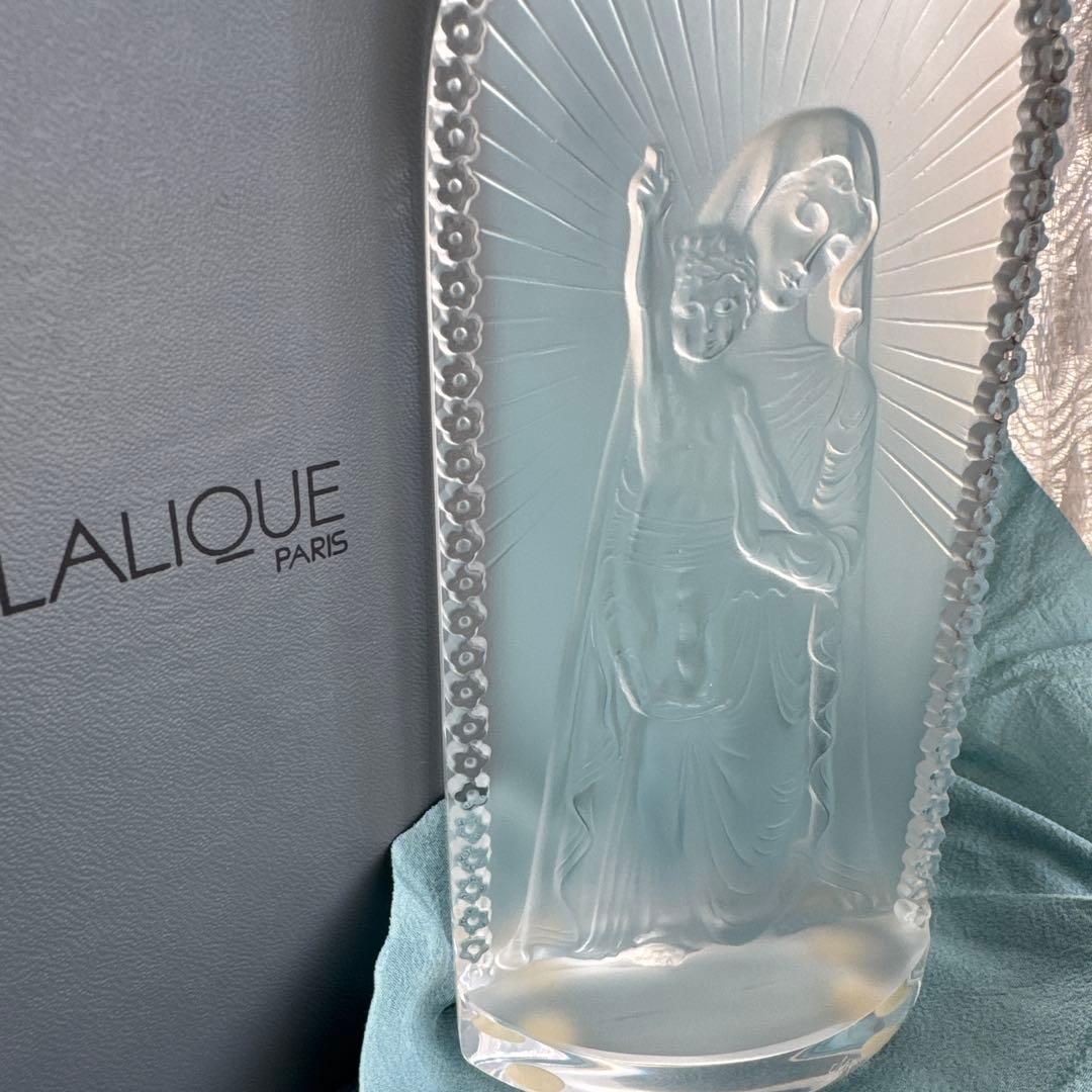 【LALIQUE】ルネ　ラリック -祈りを込めた跪く聖母子像-