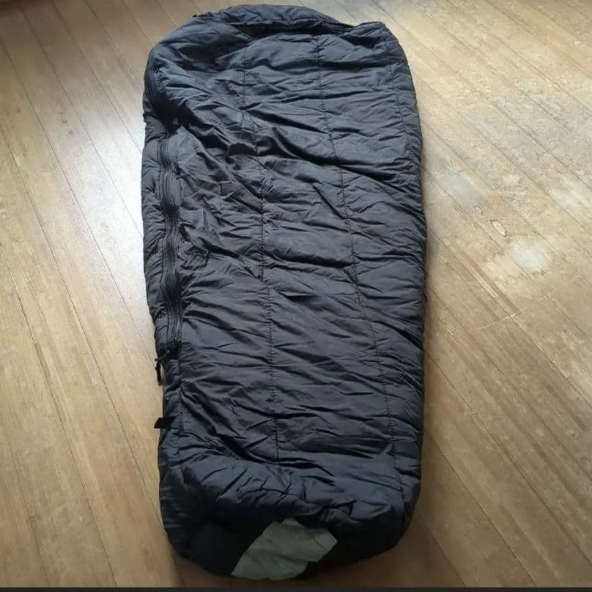 米軍実物 寝袋 シュラフ スリーピングバッグ ゴアテックスカバー 収納