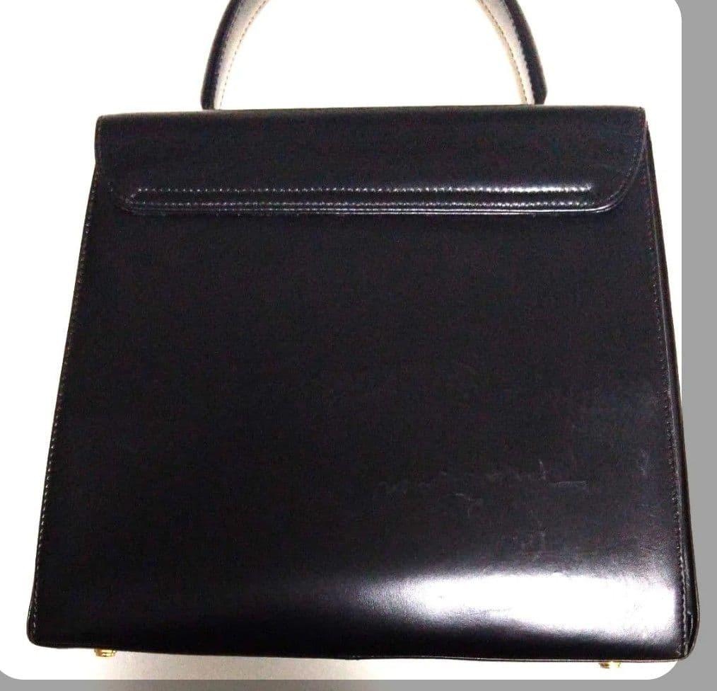 美品ferragamo バッグ