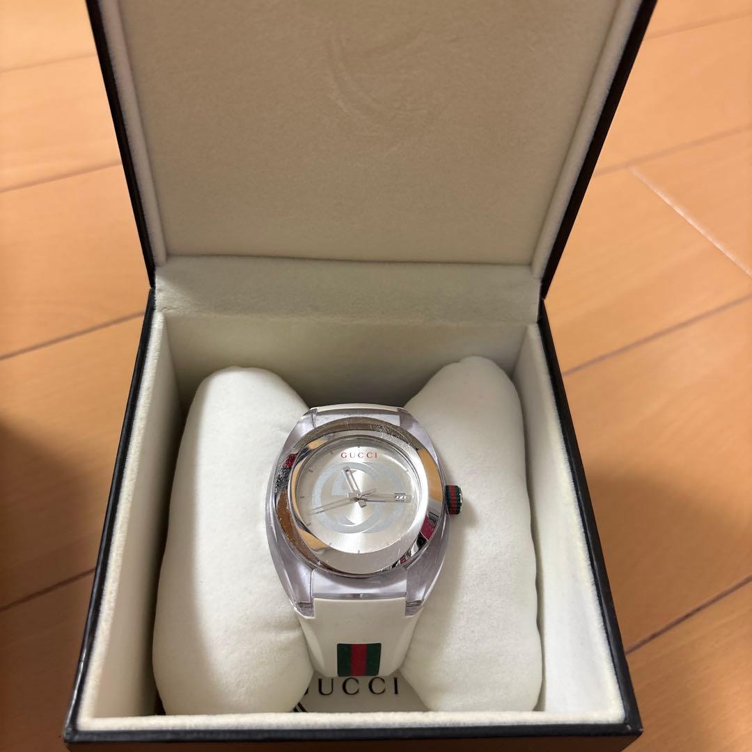 GUCCI 時計 ラバーベルト付き