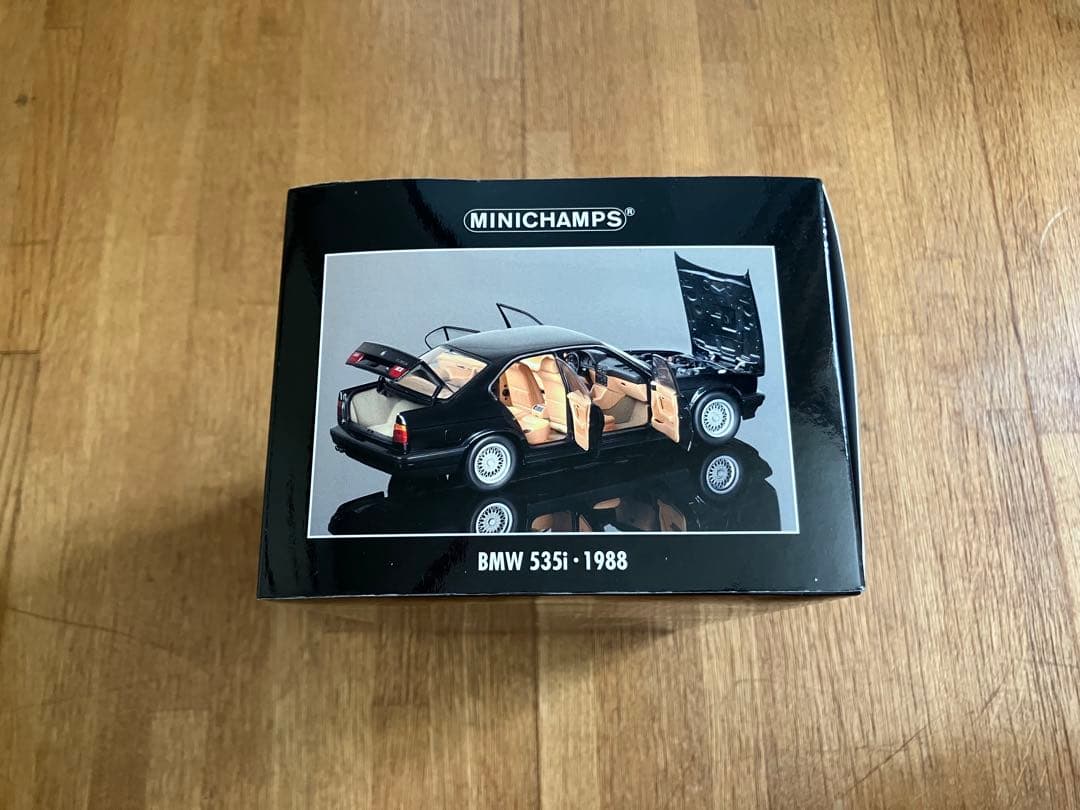 未開封品 MINICHAMPS 1/18 BMW 535i 1988 black