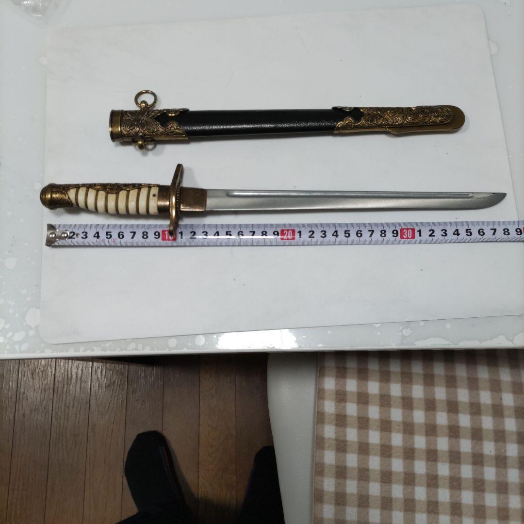 210. （模造刀）金色装飾の刀40cm