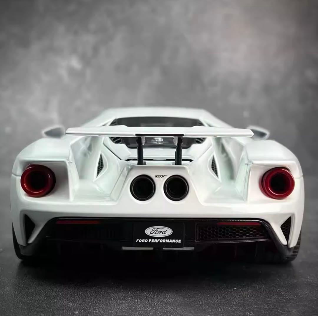 1:18 Diecast ￼Ford GT ホワイト ミニカー