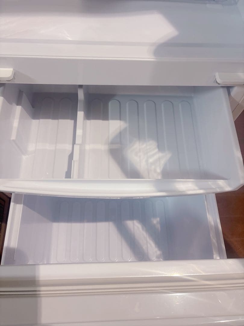 【格安・愛知・超美品】1人用冷蔵庫 SHARP冷凍冷蔵庫 白 取説・卵収納付