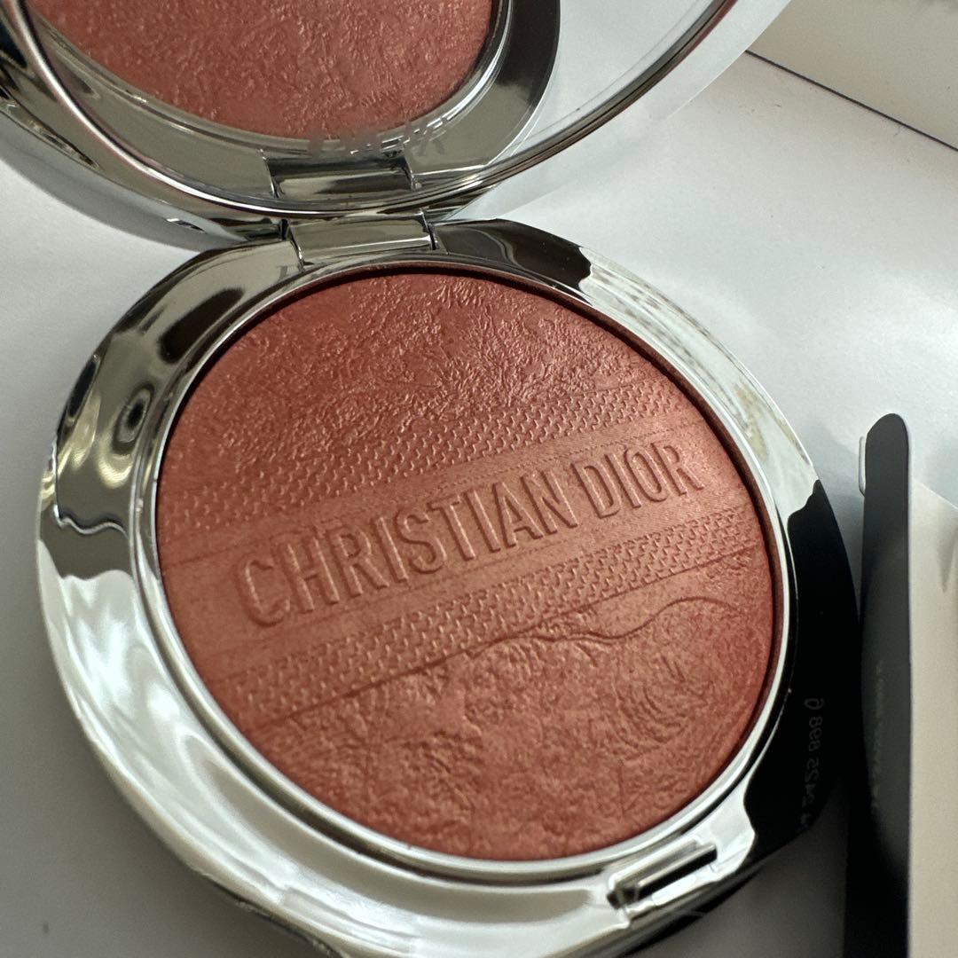 ディオールスキンフォーエバーグロウ　ルミナイザー004コーラルグロウ