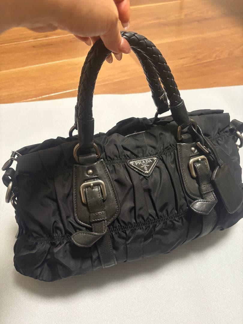 プラダ ナイロン ハンドバッグ ブラック
