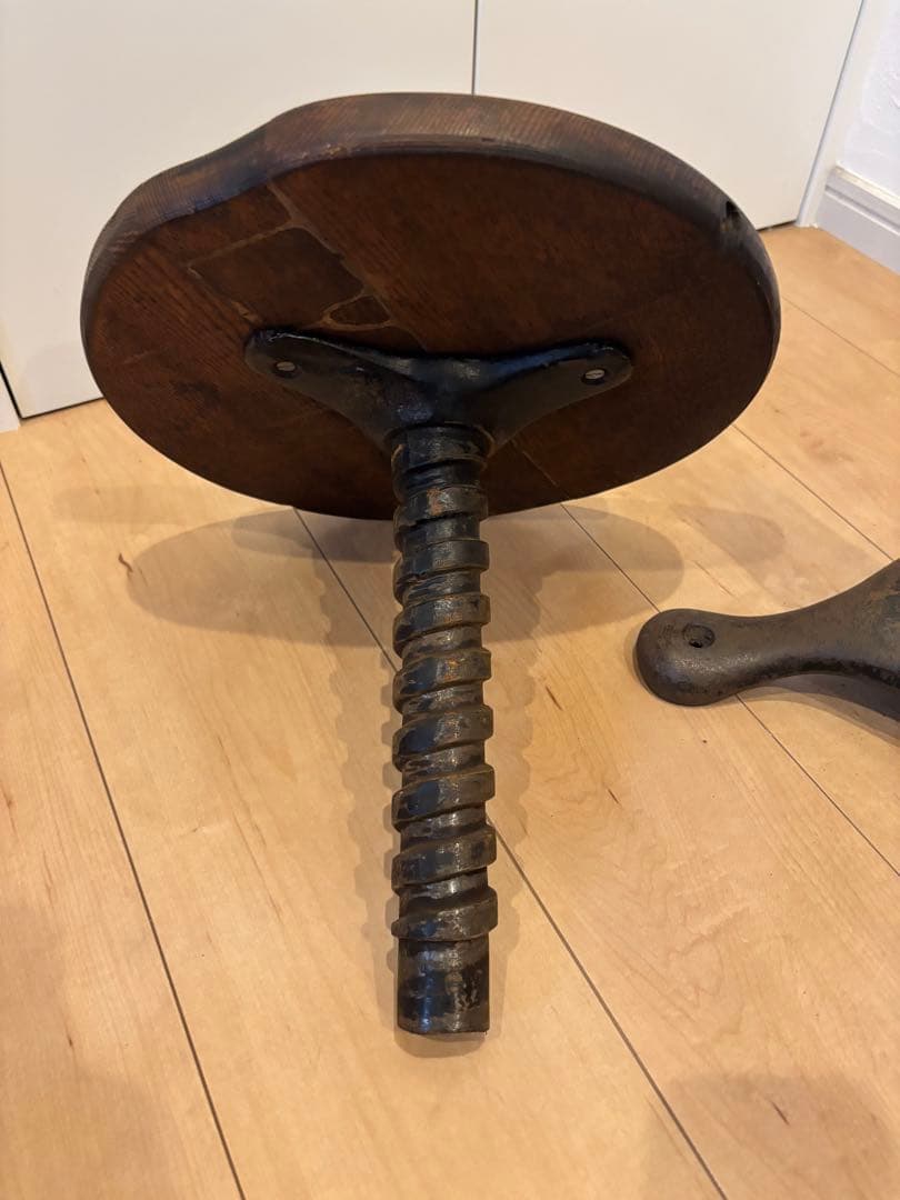 No.7】LON風 昇降式 アンティークスツール 鋳鉄脚 無垢天板 極美品