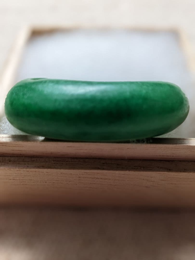 古墳期ロウカン質翡翠製の大き目な勾玉/検/糸魚川翡翠