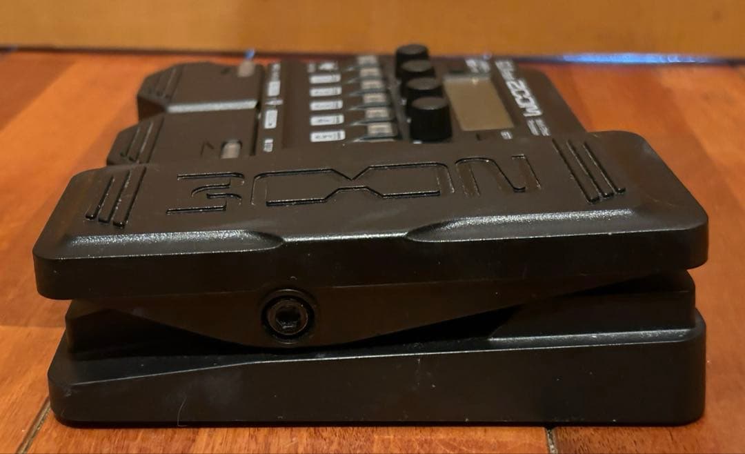 ZOOM G1X Four 箱付き