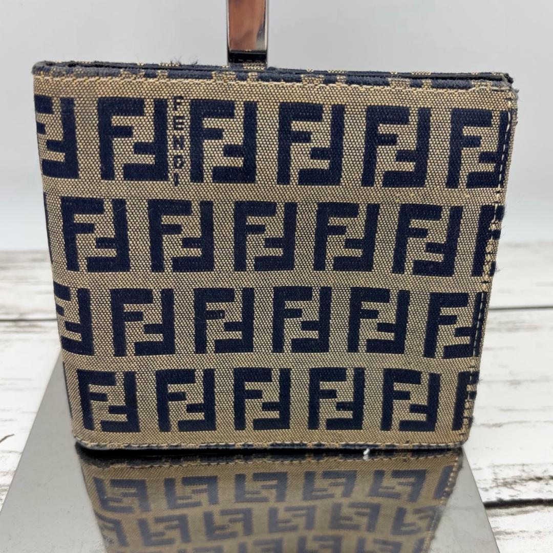 FENDI フェンディ 折財布 ズッカ柄 二つ折り財布