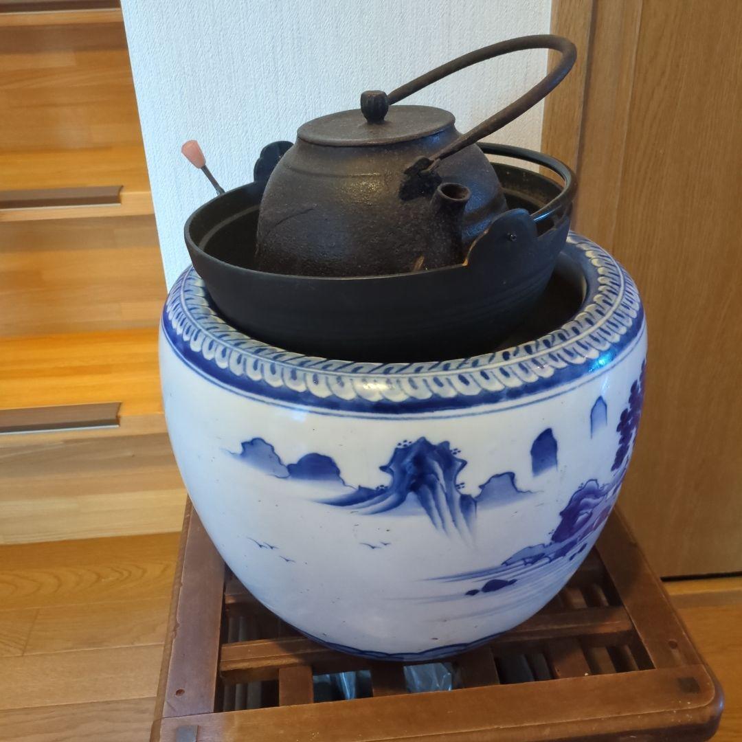 青白磁 火鉢と鉄製やかんのセット 青白磁 火鉢と鉄製やかんのセット 青白磁 火鉢と鉄製やかんのセット