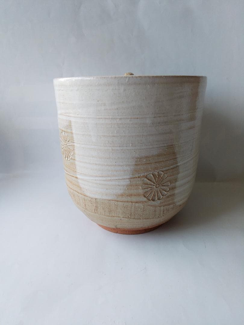 陶光 作 白掛釉花文水指  茶道具 茶器 水指 逸品 美品 です。