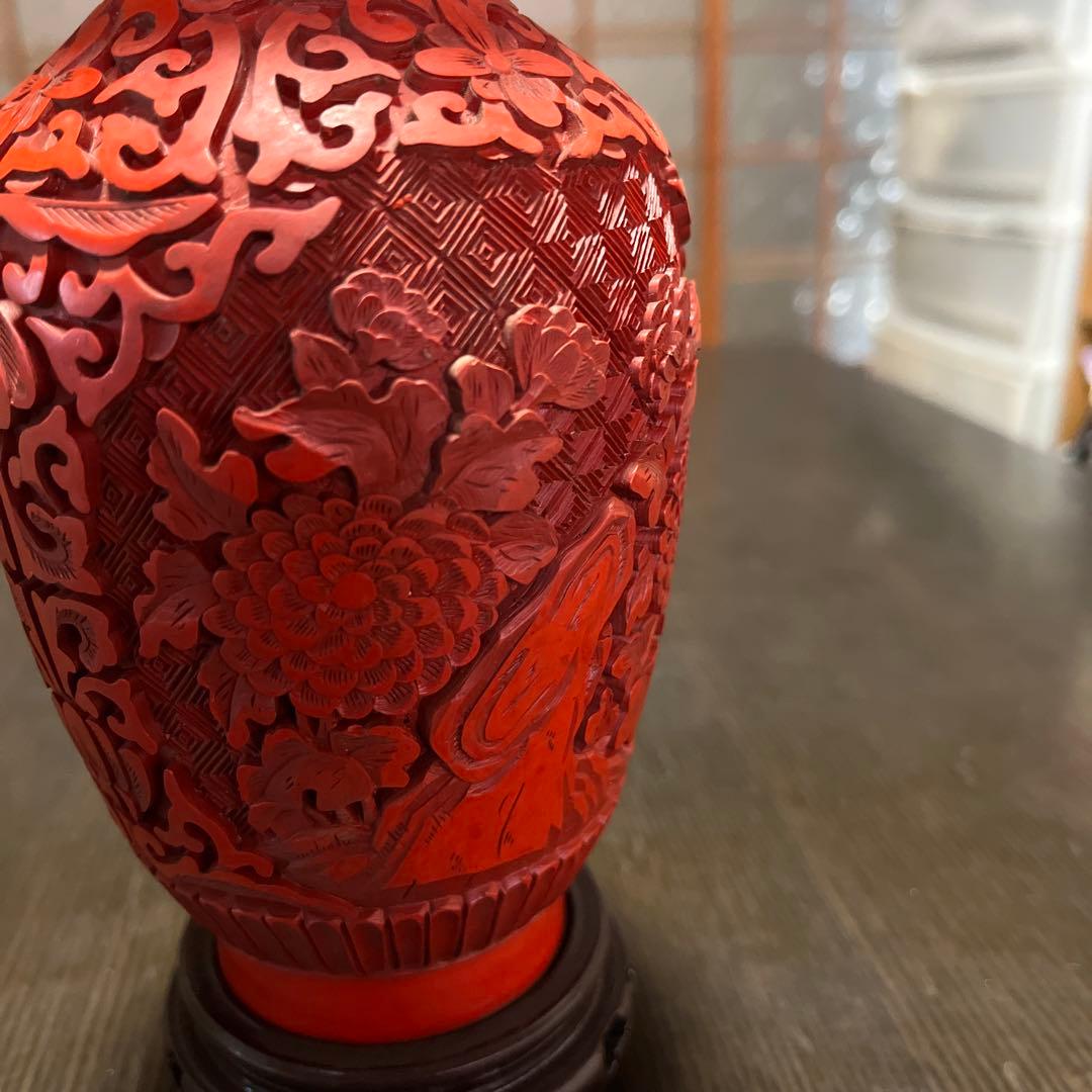 中国美術 堆朱の花瓶 台座付き 箱付き 彫刻 中国骨董品 漆細工 - メルカリ