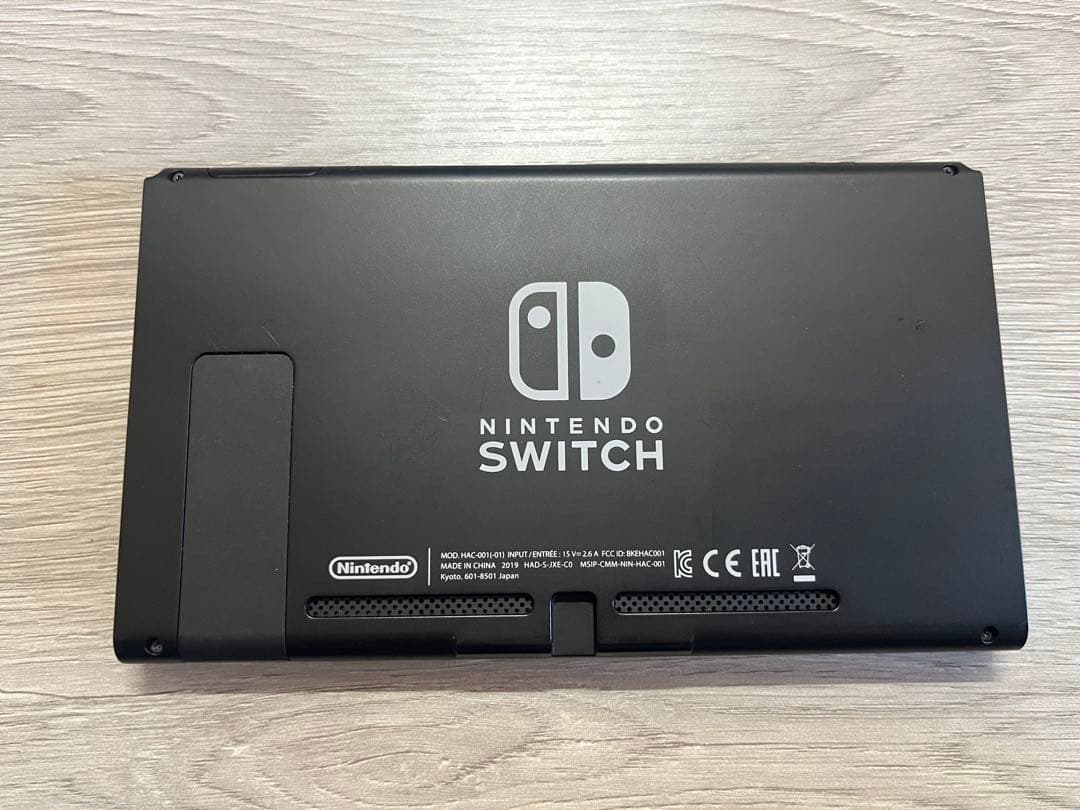 Nintendo Switch 任天堂スイッチ　本体のみ＋カバー付　2019年製