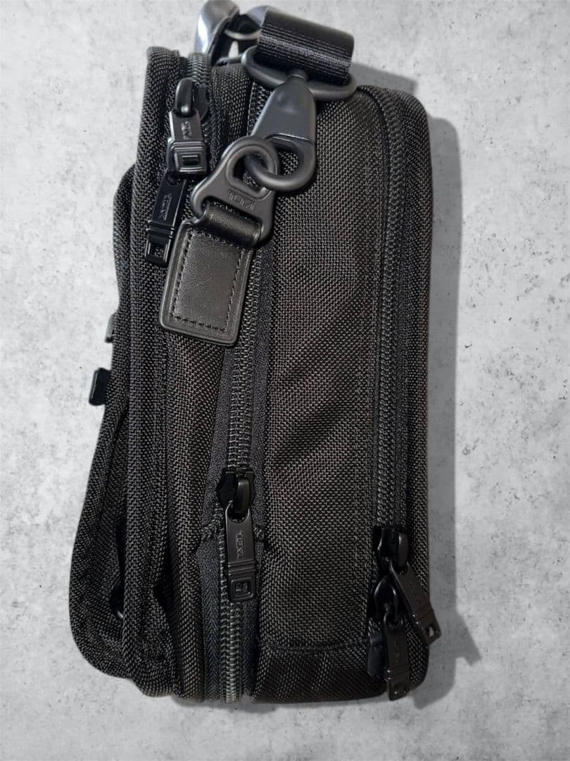 未使用級美品　TUMI トゥミ ビジネスバッグ　黒 ☆収納ポーチ付き