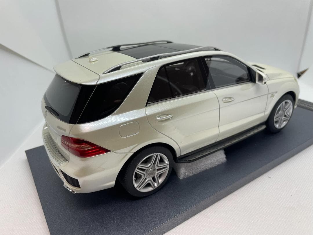 303-019 1/18 メルセデスベンツ ML63 AMG 2012