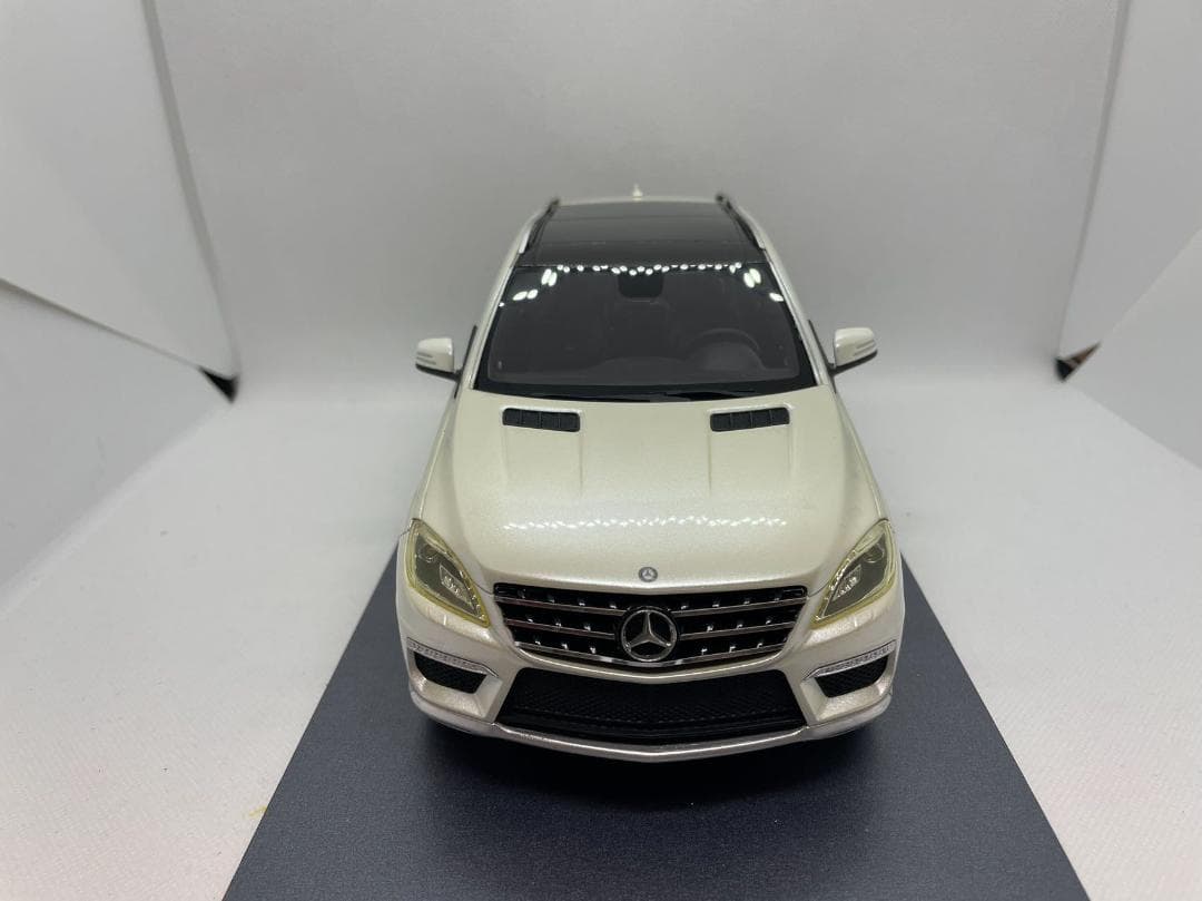 303-019 1/18 メルセデスベンツ ML63 AMG 2012