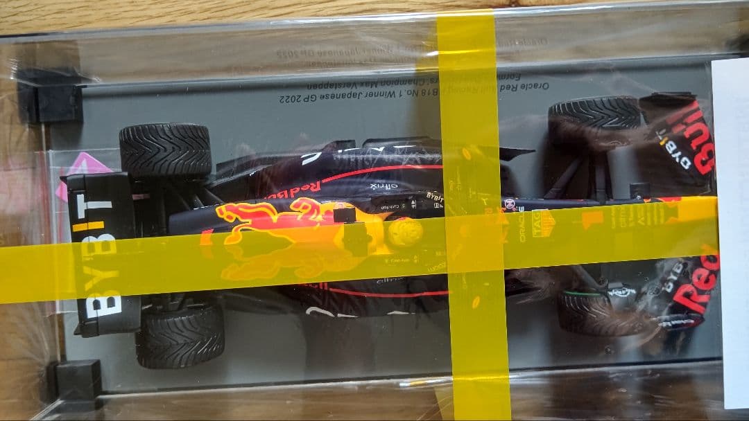 スパーク RB18  1/18 フェルスタッペン車