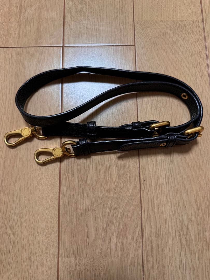 MARC JACOBS黒のレザーショルダーバッグ