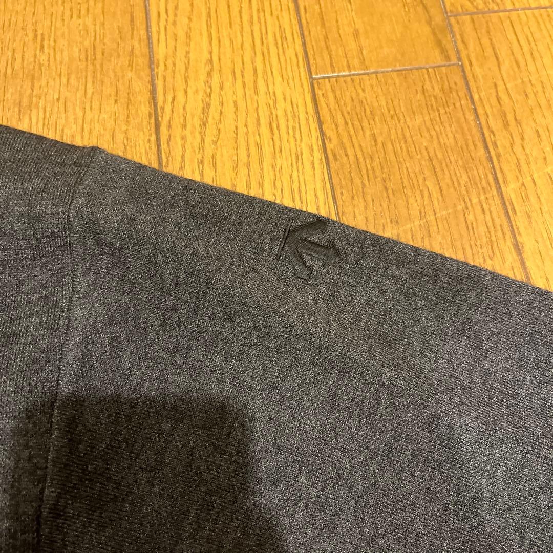 デサントダークグレー 立ち襟セーター