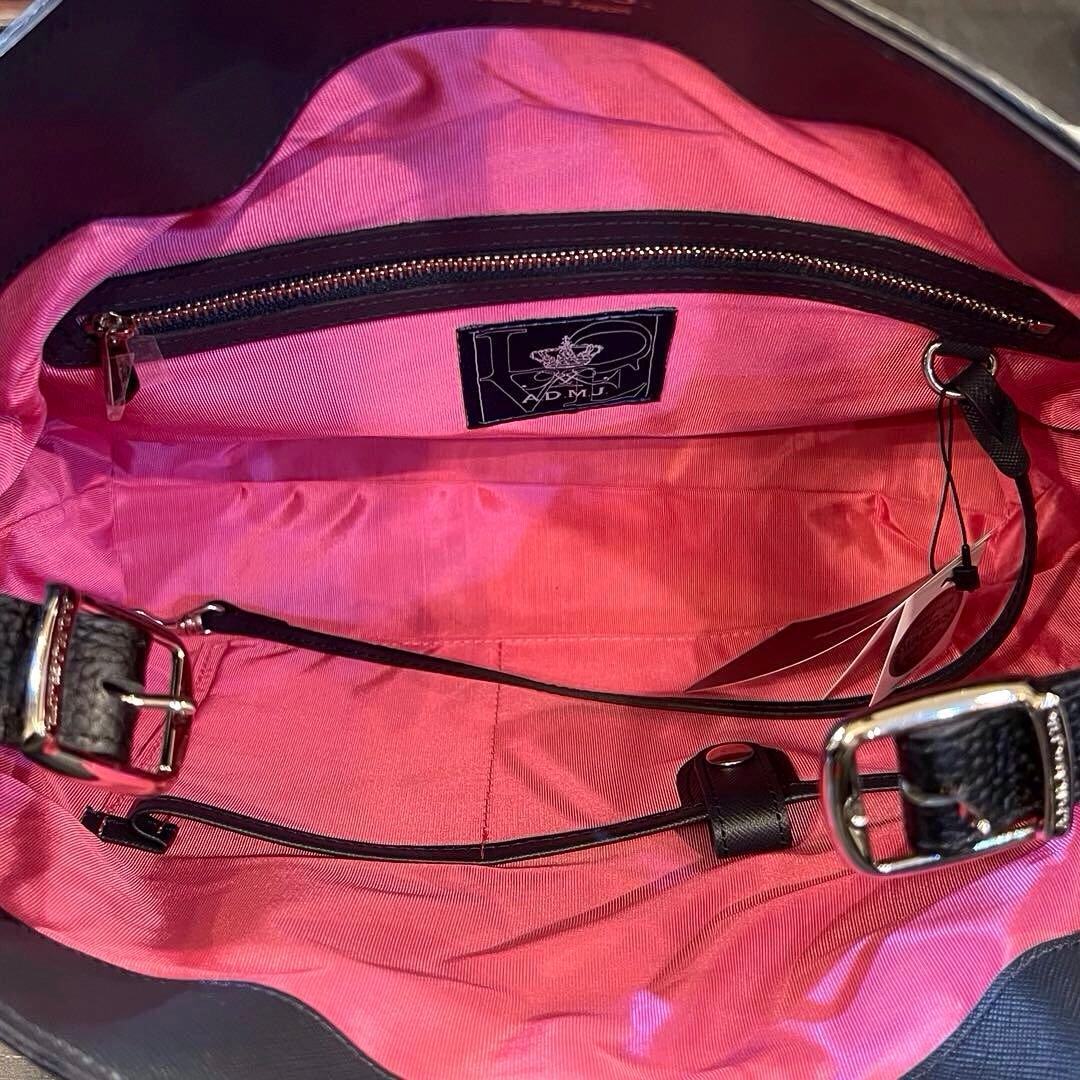 【新品未使用】A.D.M.J アールデコスワロ シボ革 レザーショルダーバッグ黒