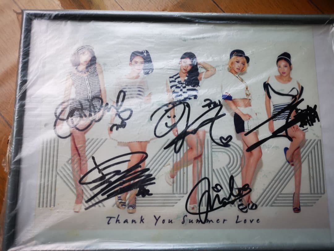 KARA 直筆サイン入り写真　額縁入り 特装版】額装ポスター(直筆サイン入) 