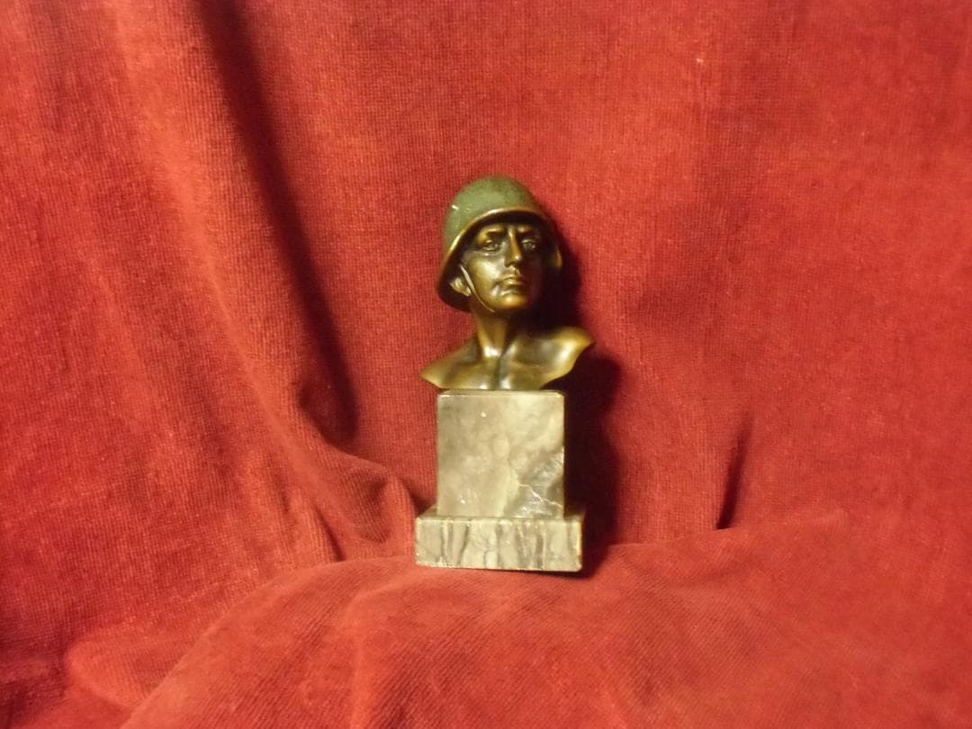 ⊞ドイツ軍＊若き兵士の胸像（実物）