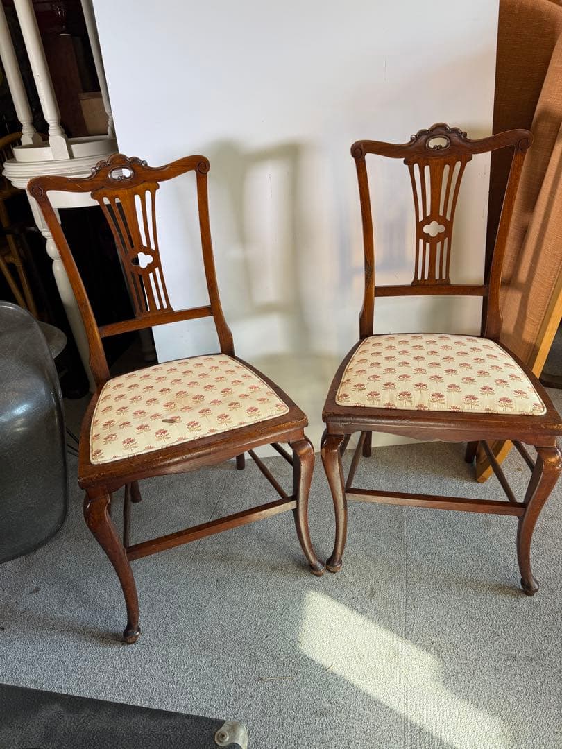 英国製 アンティーク ダイニングチェア 2脚 猫脚 透かし彫 クイーンアン様式 英国製 アンティーク ダイニングチェア 2脚 猫脚 透かし彫 クイーン