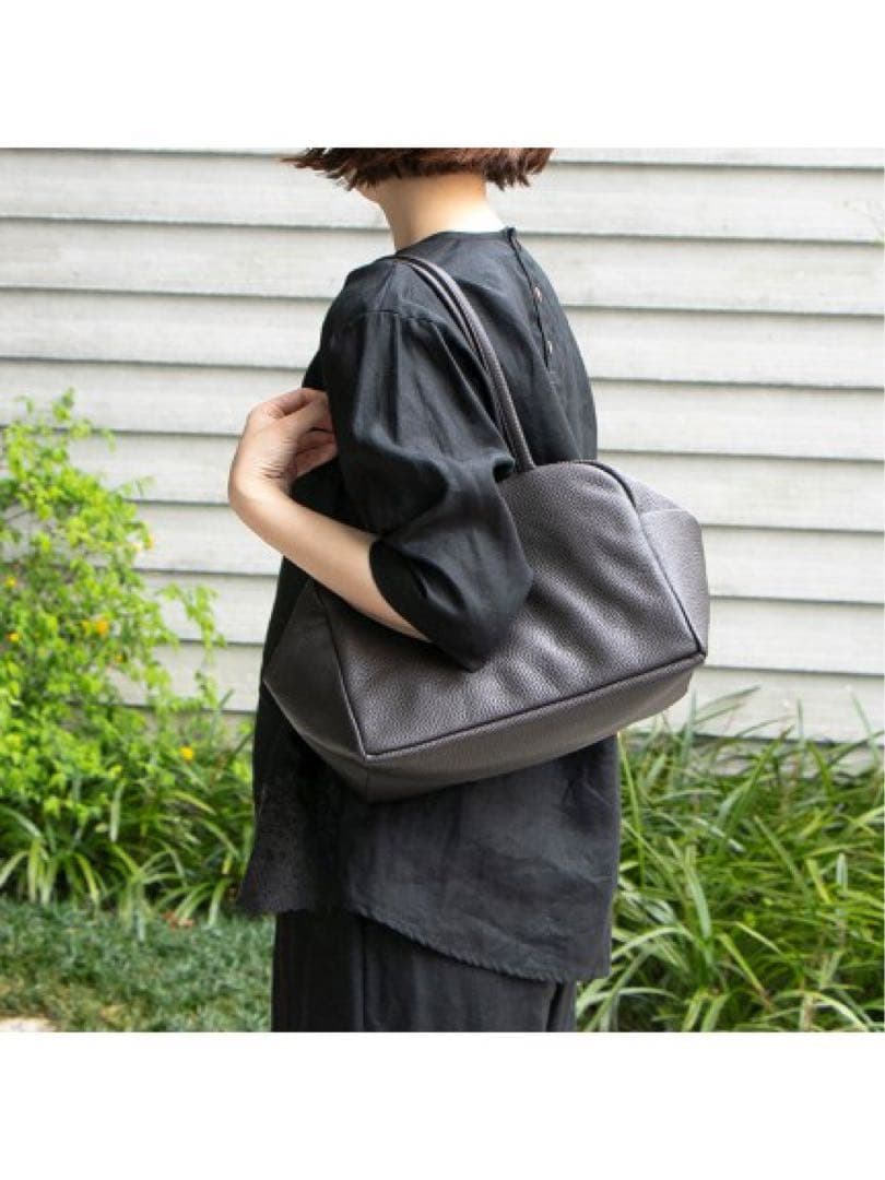 a （アー）スクエアボストンバッグMブラック黒レザーショルダーバッグハンドバッグ