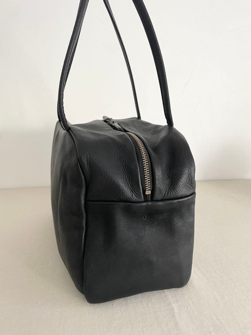 a （アー）スクエアボストンバッグMブラック黒レザーショルダーバッグハンドバッグ