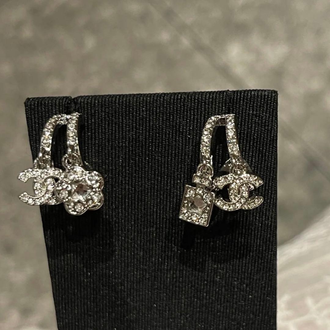 CHANEL CCロゴピアス 25P ノベルティ - メルカリ