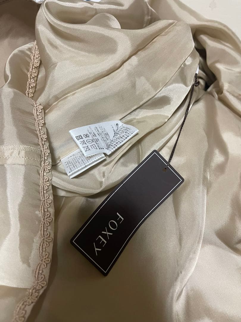 新品　　　フォクシー　　シルク形状　ふんわり　スカート