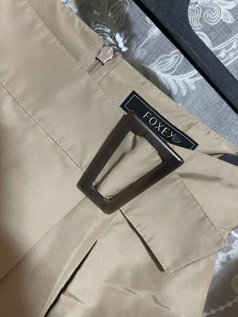 新品　　　フォクシー　　シルク形状　ふんわり　スカート