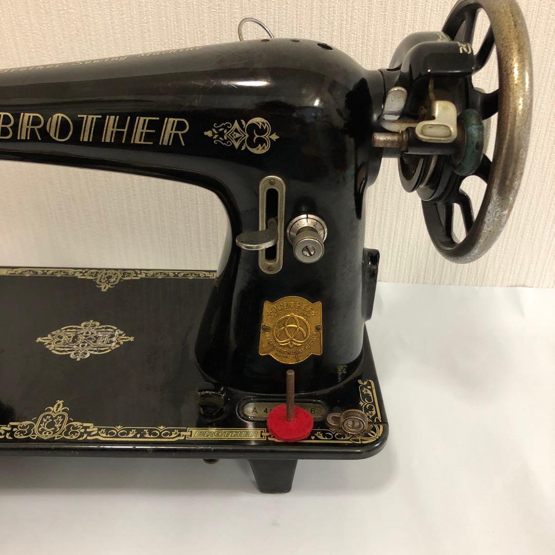 アンティーク ミシン本体 ブラザー 木箱及び木製糸巻き オブジェ