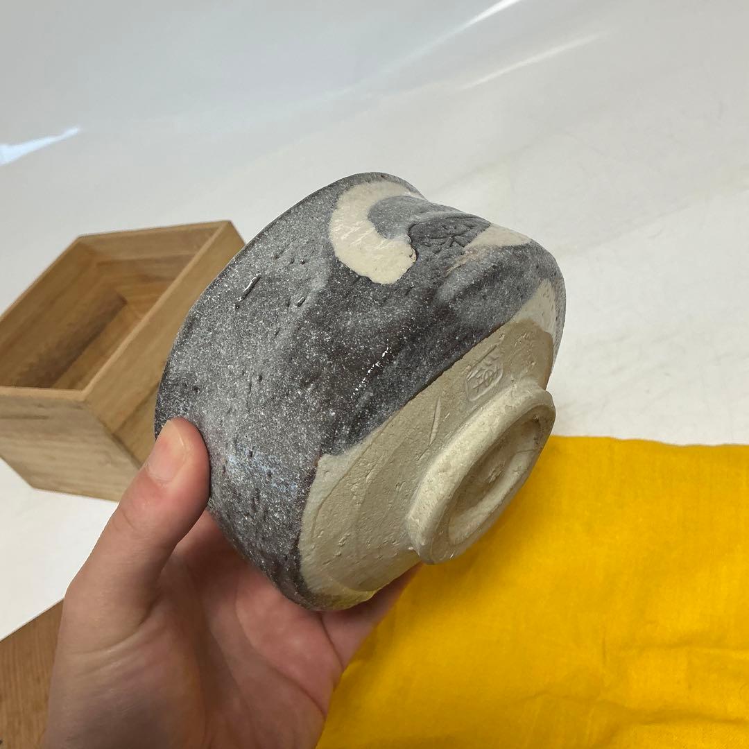 茶道具 刻印 落款 陶器製茶碗 グレーと白の模様 木箱付き - メルカリ