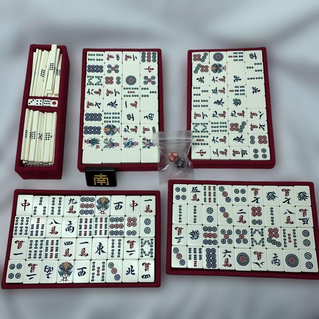 麻雀セット 木製ケース 136枚牌　高級装飾　手彫り