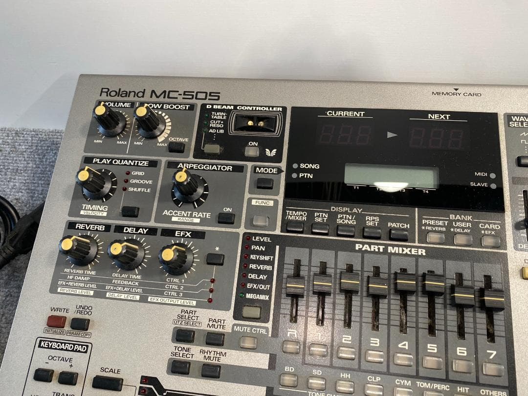 Roland MC-505 グルーブボックス　シーケンサー